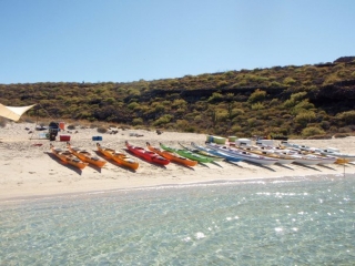 Kayaks en la playa
